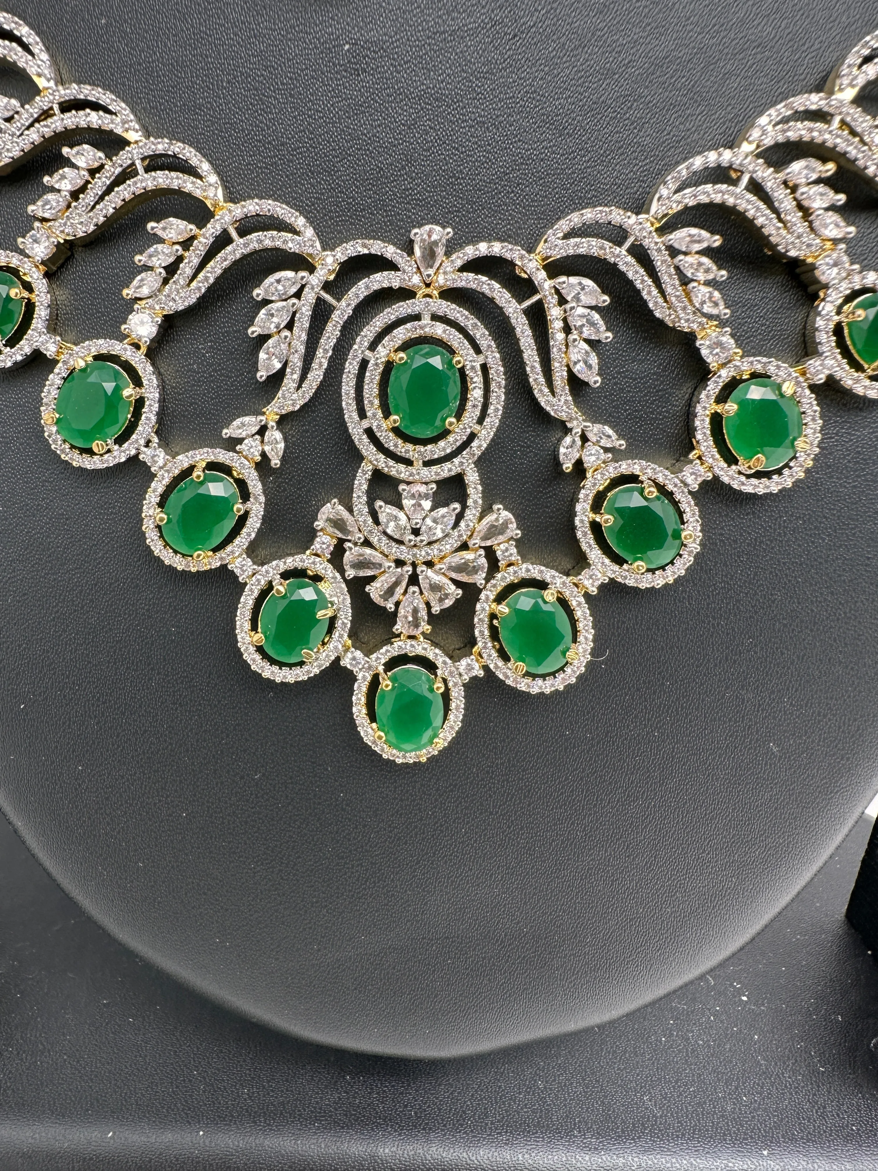 AD Color Stone Neckline Short Necklace