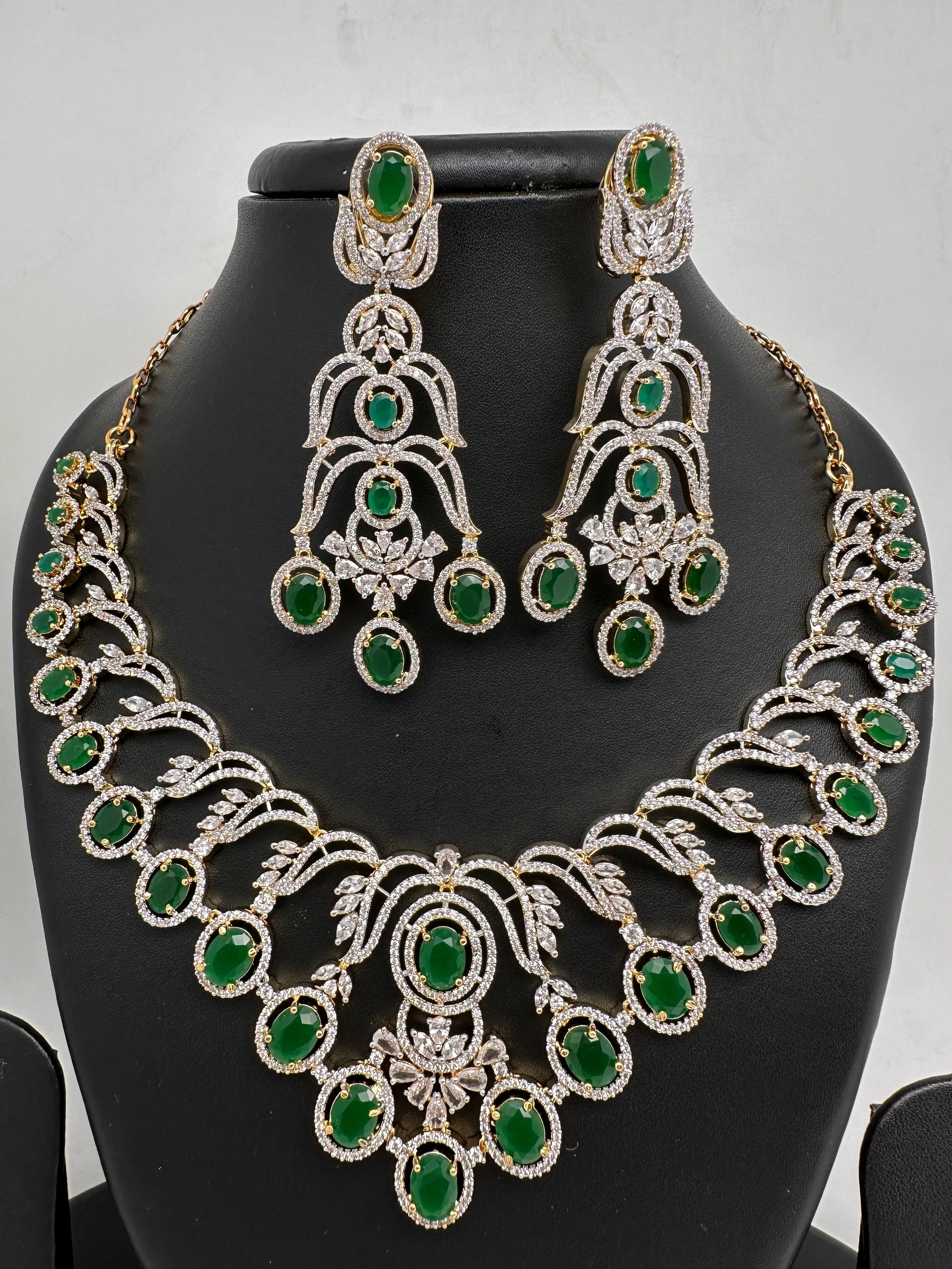 AD Color Stone Neckline Short Necklace