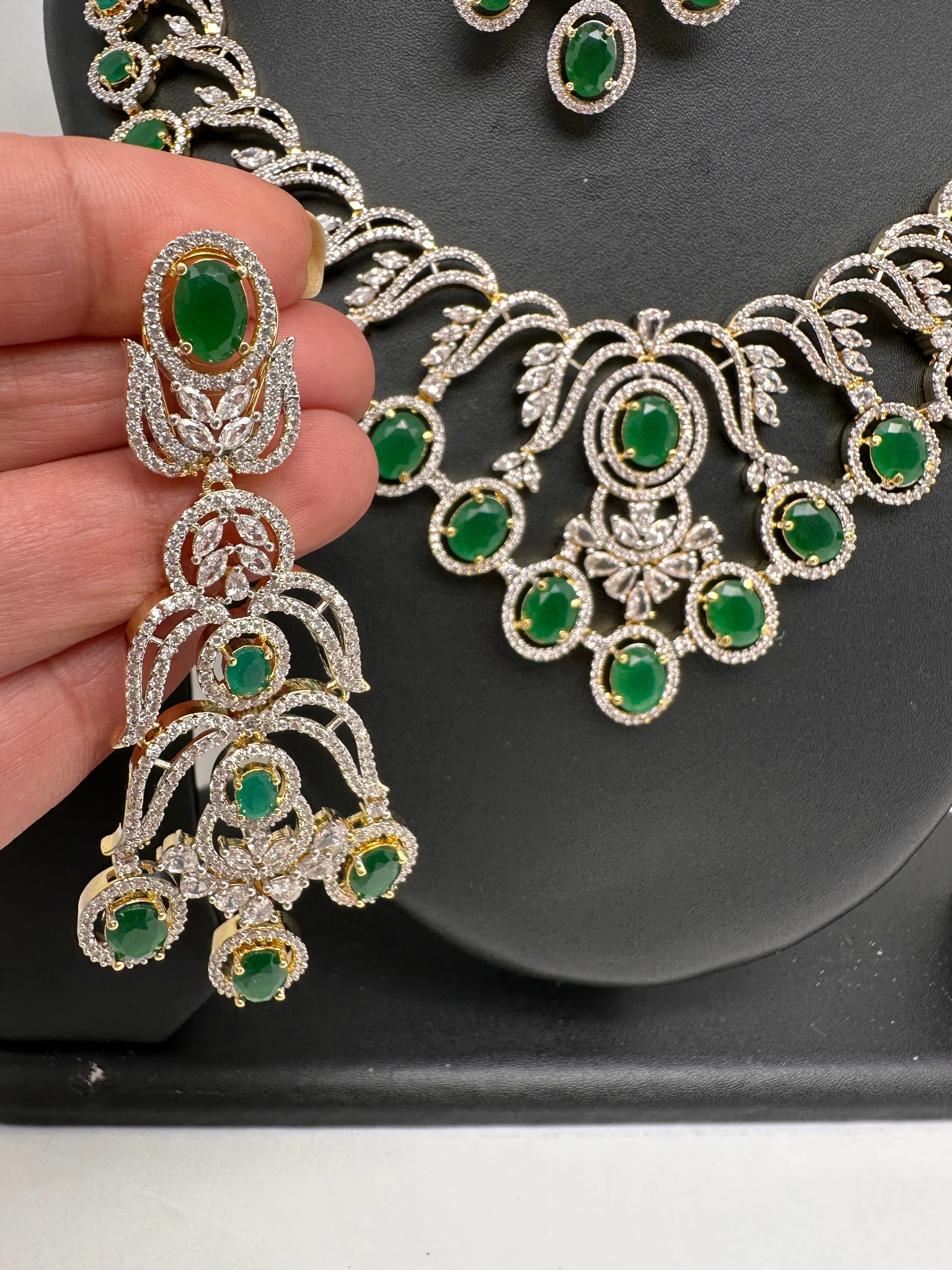AD Color Stone Neckline Short Necklace