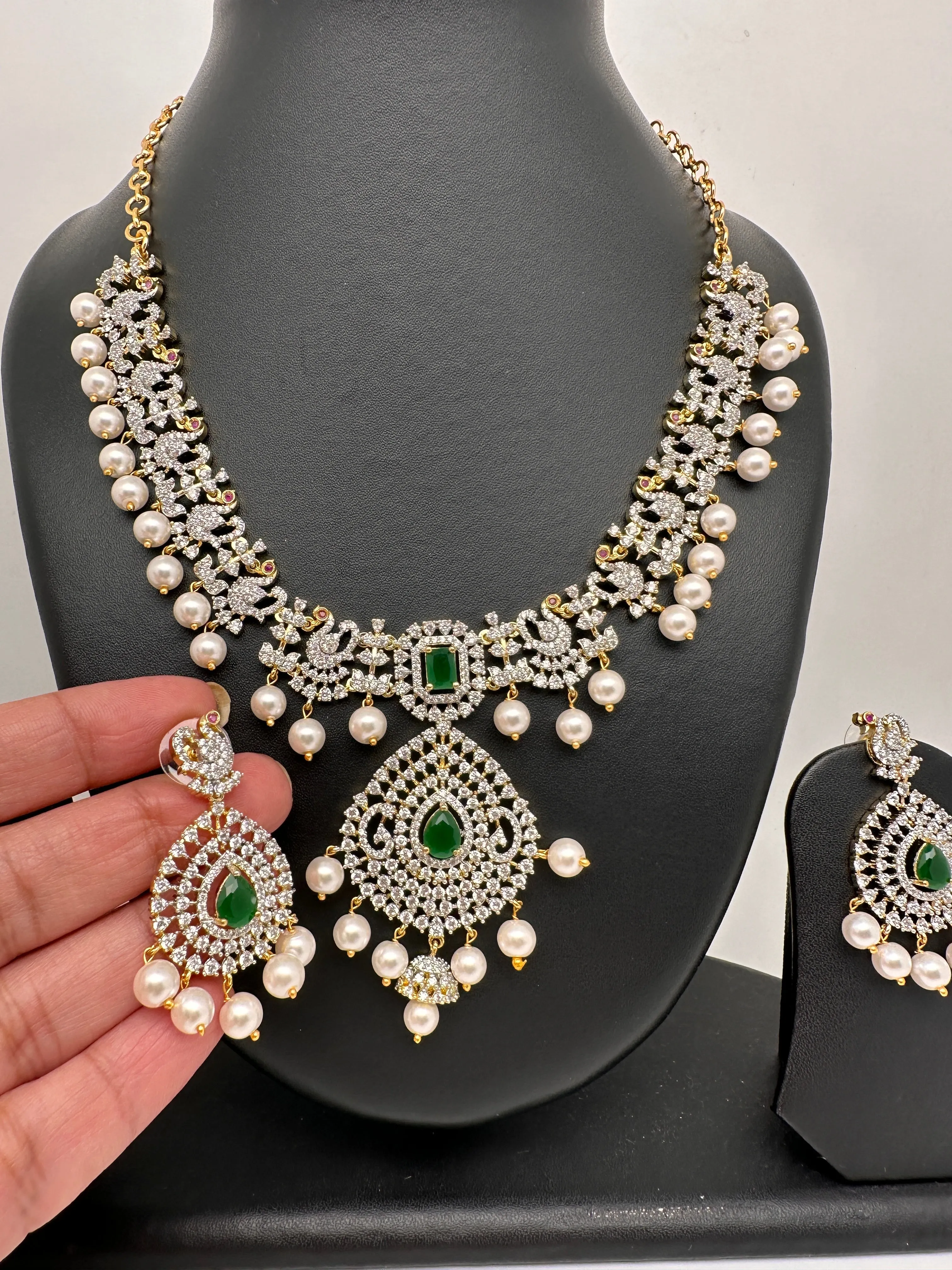 AD Color Stone Peacock Pattern Short Necklace
