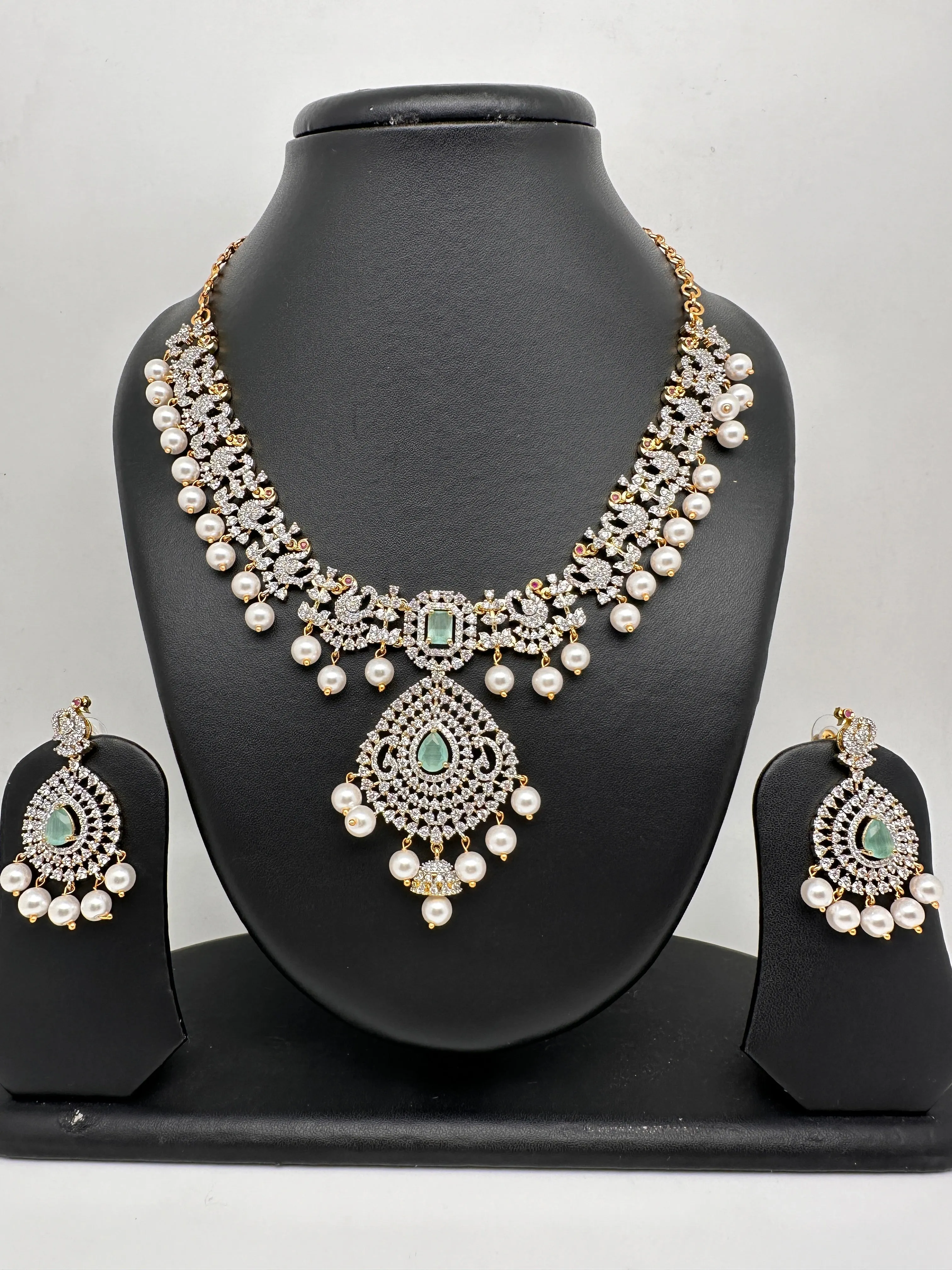 AD Color Stone Peacock Pattern Short Necklace