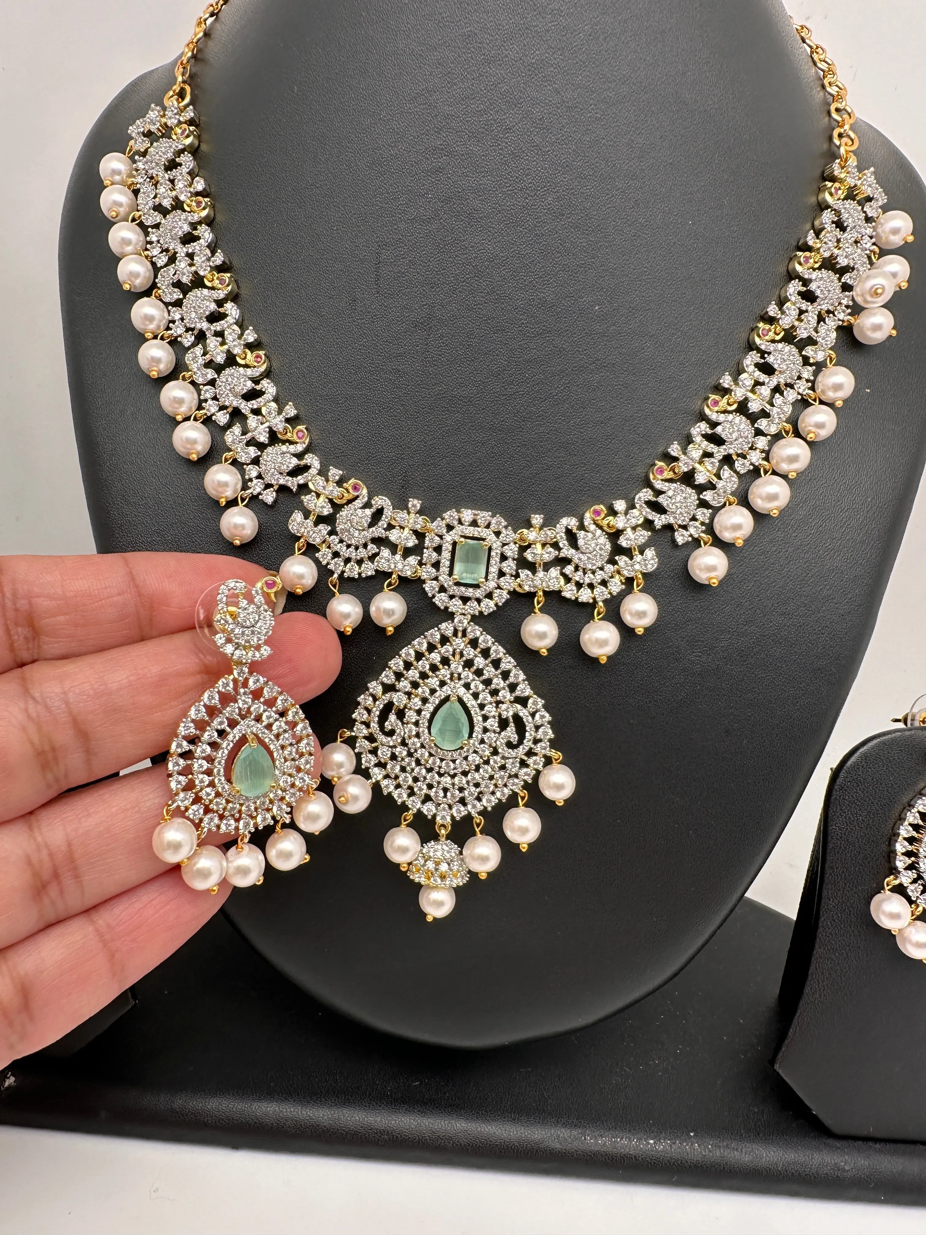 AD Color Stone Peacock Pattern Short Necklace