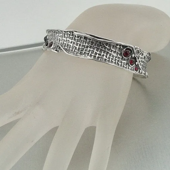 Hadar Handcrafted Artistic Solid Silver Garnet Bracelet (3147b)