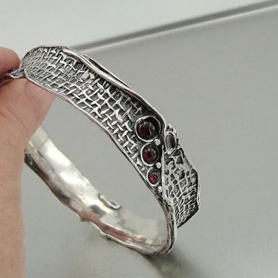 Hadar Handcrafted Artistic Solid Silver Garnet Bracelet (3147b)