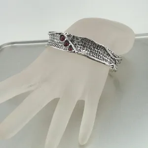Hadar Handcrafted Artistic Solid Silver Garnet Bracelet (3147b)