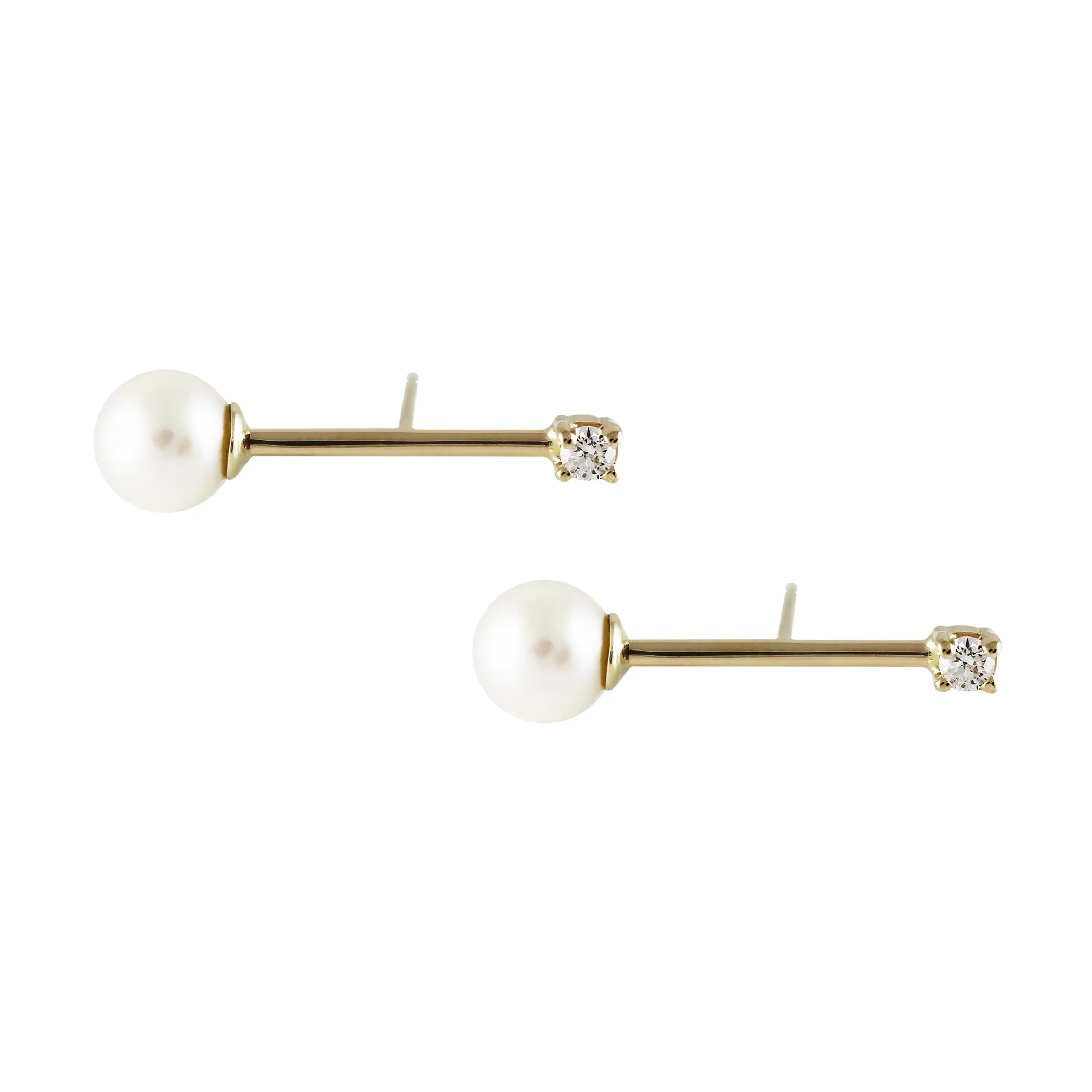 STAPLE WITH PEARL AND DIAMOND ENDS STUDS