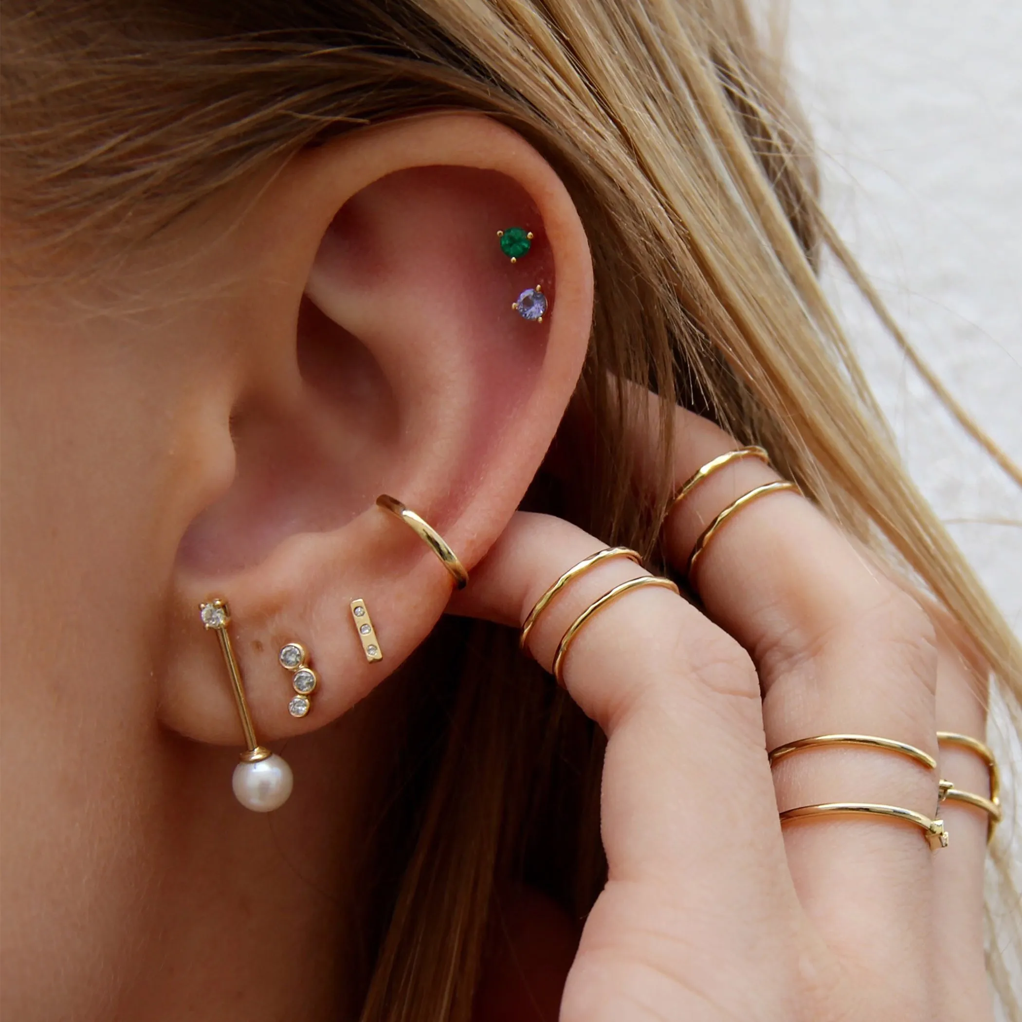 STAPLE WITH PEARL AND DIAMOND ENDS STUDS