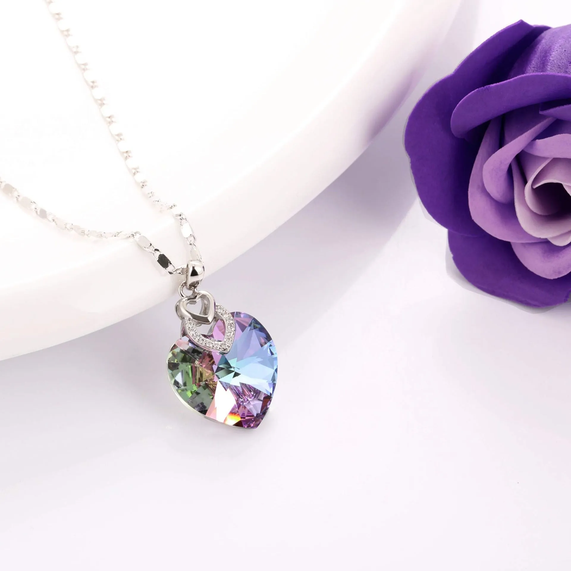 Women's Fashion Simple Crystal Pendant Necklace